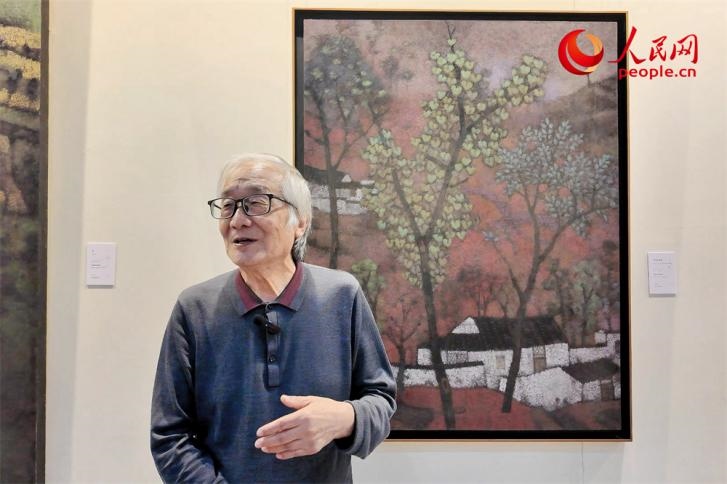 中央文史研究館書畫院院部委員、清華大學吳冠中藝術研究中心副主任王秦生正在接受人民網(wǎng)的采訪。人民網(wǎng)記者 劉微攝