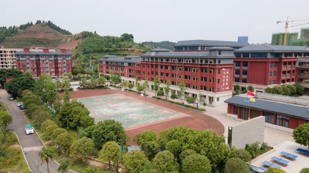 這是5月31日拍攝的之江小學(xué)校園（無人機照片）。新華社記者 胥冰潔 攝
