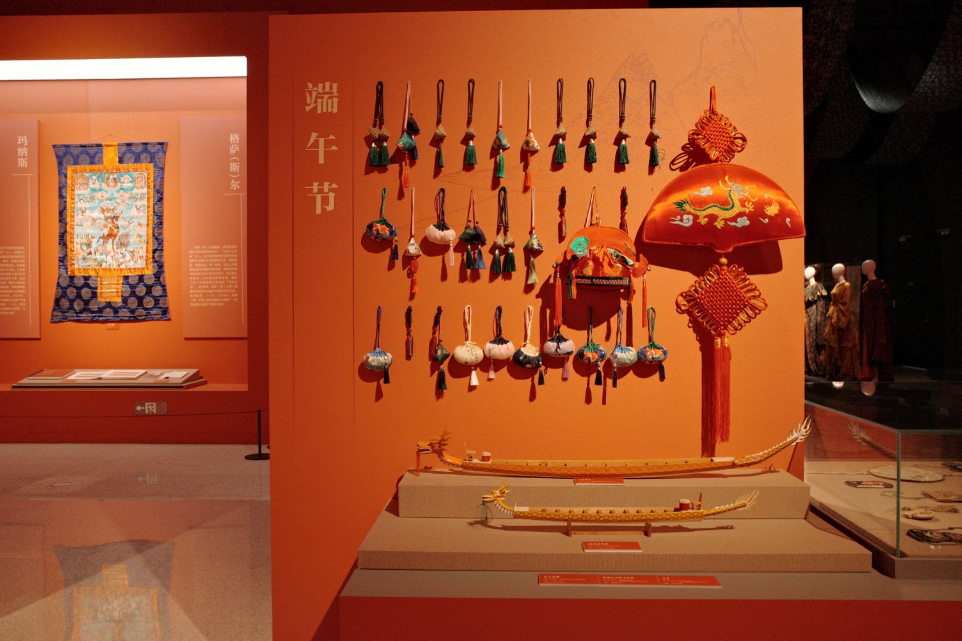 “氣象萬(wàn)千——中國(guó)非遺保護(hù)實(shí)踐主題展”展示了端午節(jié)主題的非遺。人民網(wǎng)記者 劉微攝