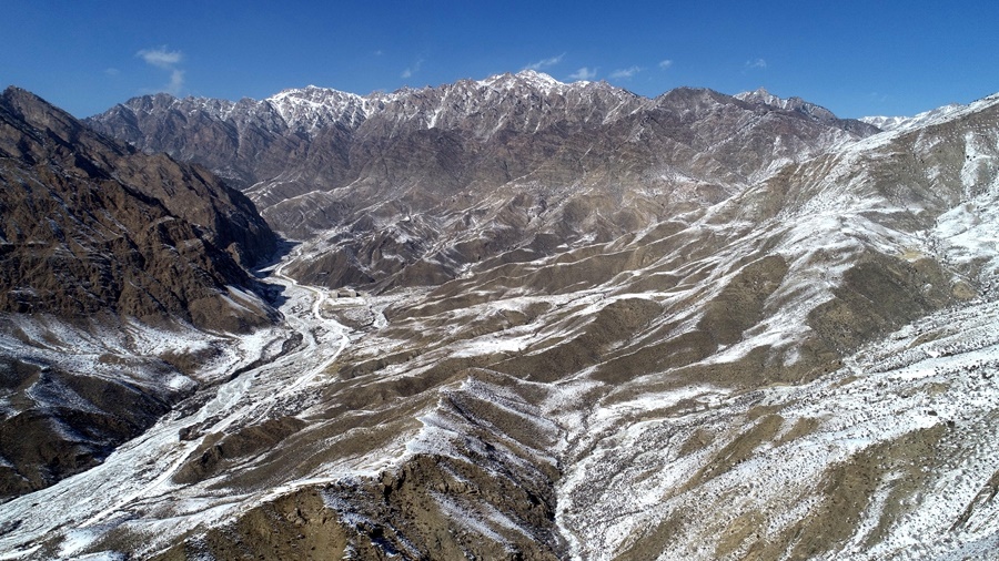 2023年2月9日在寧夏賀蘭山蘇峪口國家森林公園拍攝的雪后賀蘭山（無人機(jī)照片）。新華社記者 王鵬 攝