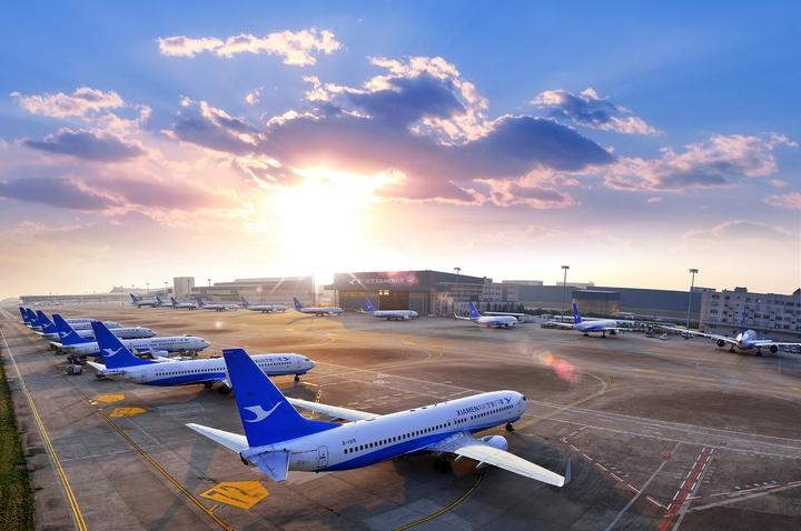 這是如今廈門(mén)航空的機(jī)隊(duì)照片。（廈門(mén)航空有限公司供圖）