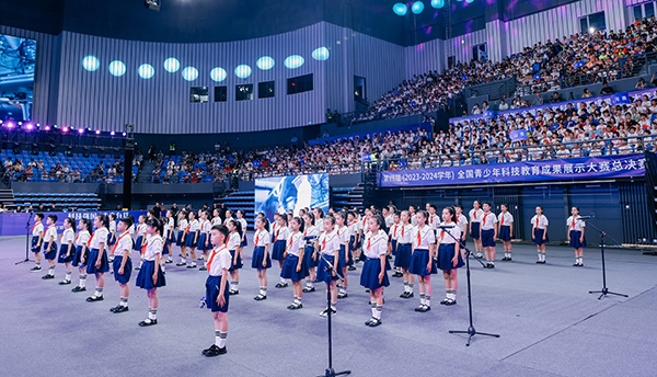 開幕式現(xiàn)場，學生們朗誦“科技強國 未來有我” 。主辦方供圖