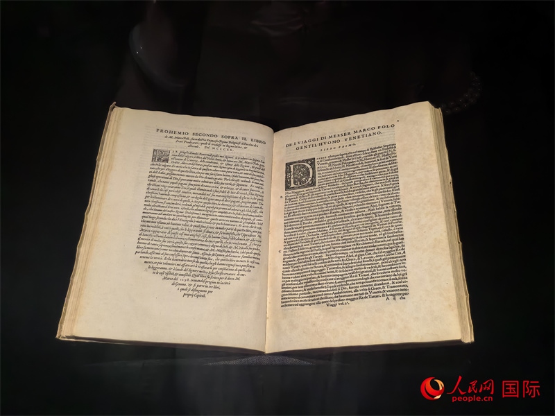 展覽“傳奇之旅：馬可·波羅與絲綢之路上的世界”展品。人民網(wǎng) 馮雨欣攝