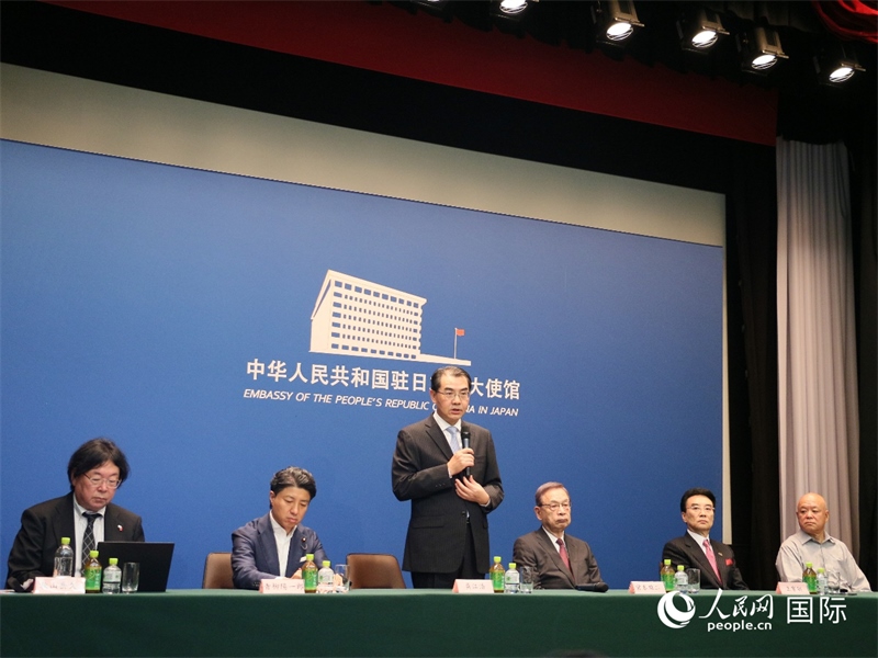 中國駐日本大使吳江浩（左三）致辭。人民網(wǎng) 許可攝