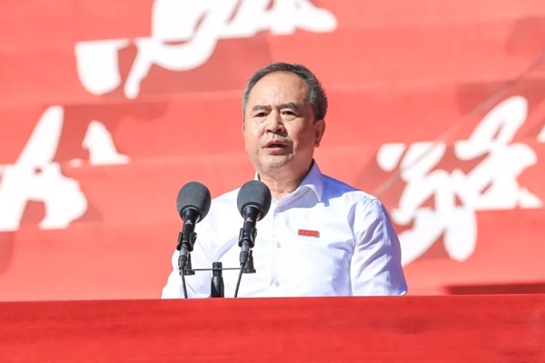 中國(guó)科學(xué)院院士、大連理工大學(xué)校長(zhǎng)賈振元在2024級(jí)新生開學(xué)典禮上致辭。校方供圖