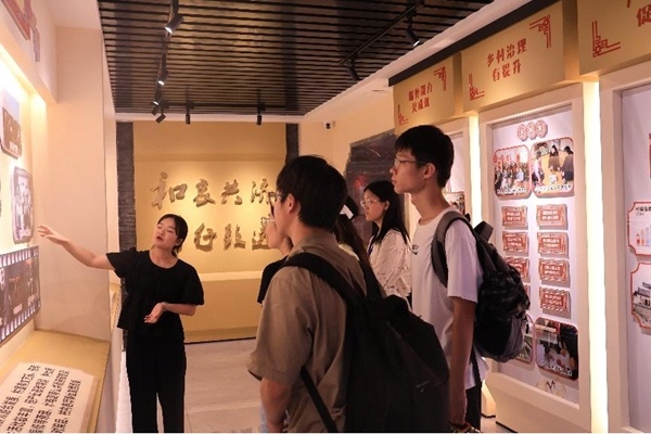 中央民族大學(xué)與中國人民大學(xué)聯(lián)合開展“大國邊疆”實(shí)踐調(diào)研活動。校方供圖