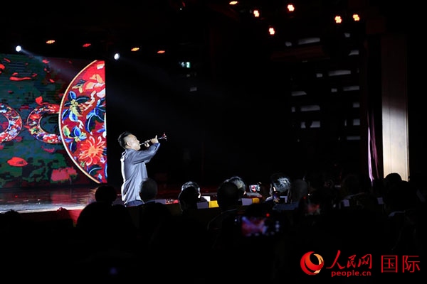 演出現(xiàn)場，演員帶來嗩吶獨奏《看秧歌》。人民網(wǎng)記者 楊一攝