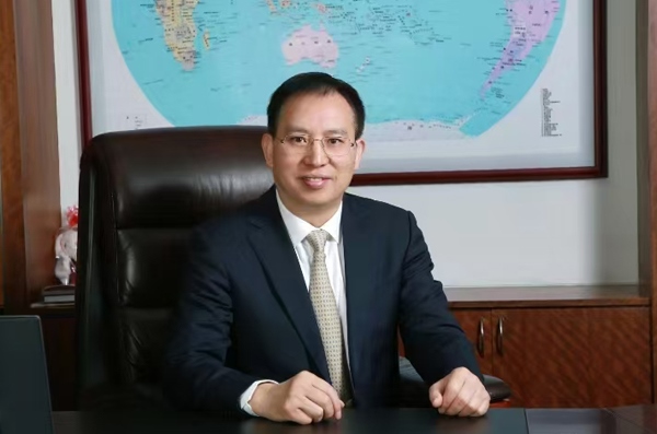 交通銀行黨委委員、副行長周萬阜接受人民網(wǎng)記者采訪。受訪者供圖