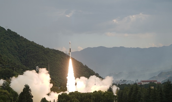 快舟一號(hào)甲運(yùn)載火箭將天啟星座29~32星發(fā)射升空。楊熙攝