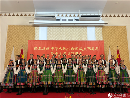 波蘭馬佐夫舍歌舞團現(xiàn)場演出。人民網(wǎng)記者 禹麗敏攝