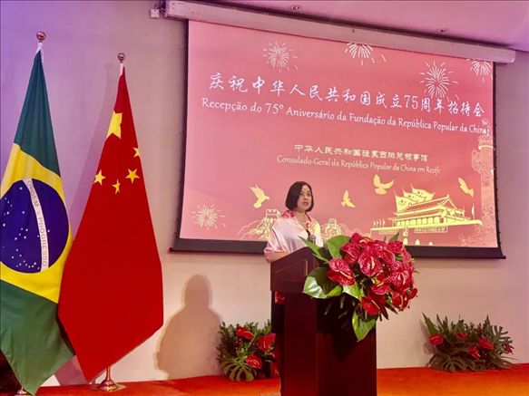 中國(guó)駐累西腓總領(lǐng)事蘭和平在招待會(huì)上致辭。 中國(guó)駐累西腓總領(lǐng)館供圖