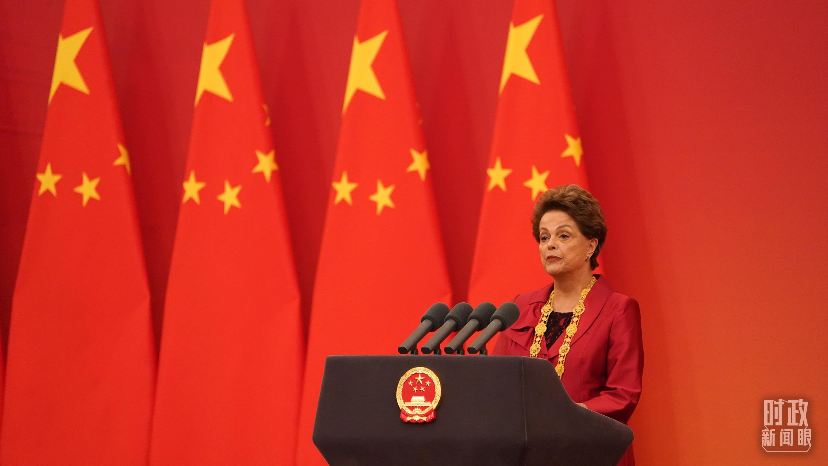 “友誼勛章”獲得者迪爾瑪·羅塞芙在頒授儀式上發(fā)言。（總臺(tái)記者李晉拍攝）