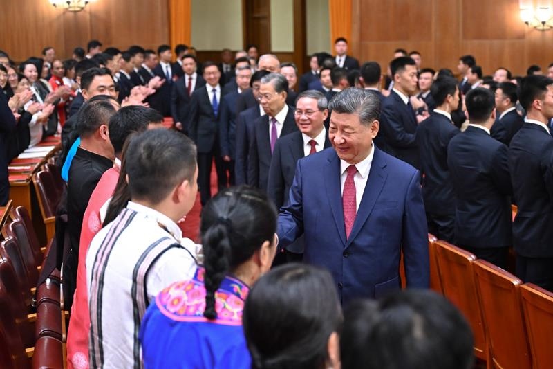 2024年9月29日晚，慶祝中華人民共和國成立75周年音樂會在京舉行。習(xí)近平總書記等黨和國家領(lǐng)導(dǎo)人，同3000多名觀眾一起觀看演出。