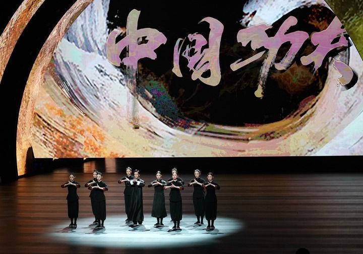 2024年9月19日，演職人員在北京文化論壇專場文藝演出中表演舞劇《詠春》。