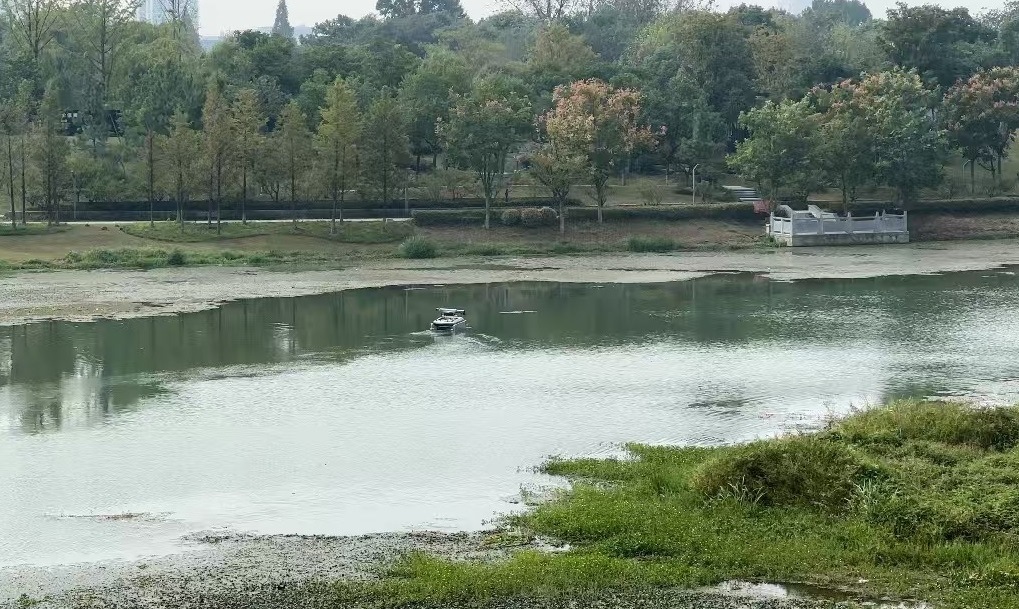 浙江湖州安吉縣滸溪幸福河湖景色宜人。人民網(wǎng)記者 申佳平攝