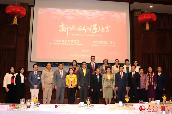 與會(huì)嘉賓合影。人民網(wǎng)實(shí)習(xí)生 姚欣可攝