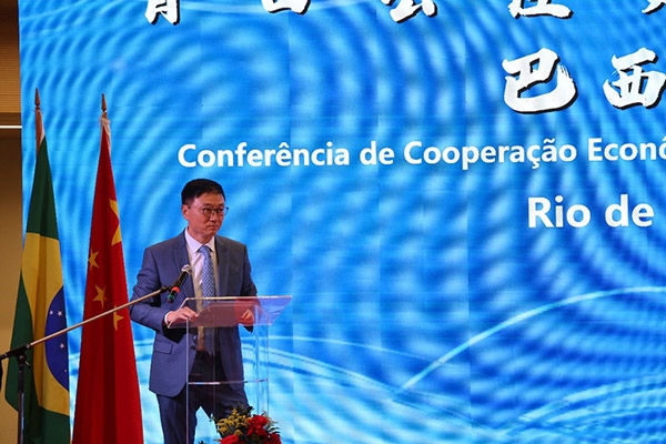 浙江省僑聯(lián)副主席兼巴西華人文化交流協(xié)會榮譽主席尹霄敏在活動現(xiàn)場致辭。人民網(wǎng)記者 陳海琪攝