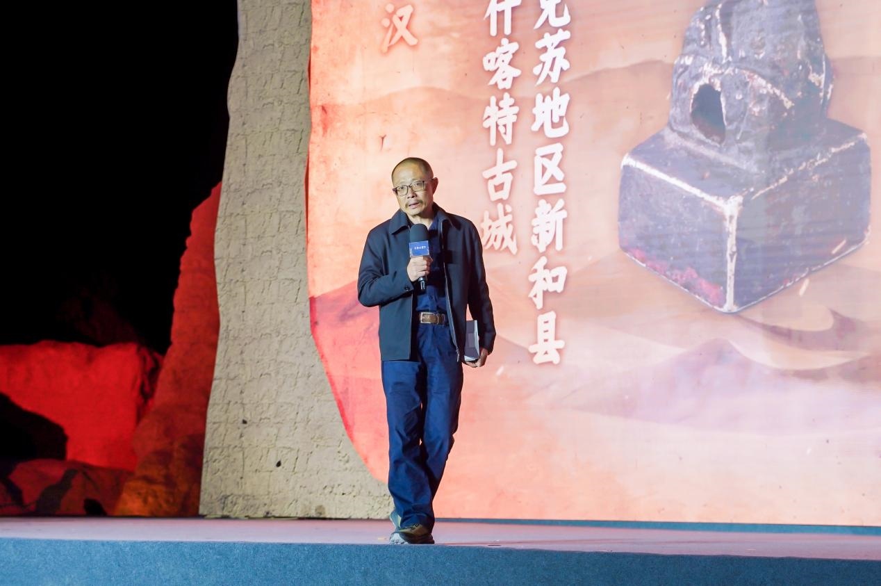 陳凌在“何以中國·五星出東方”網(wǎng)絡(luò)主題宣傳活動現(xiàn)場演講。人民視頻供圖