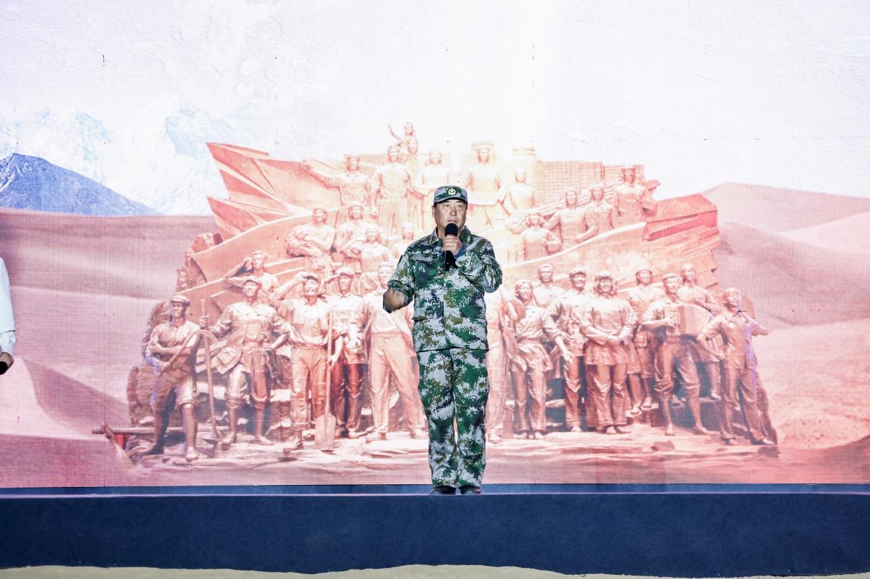 馬軍武在“何以中國·五星出東方”網(wǎng)絡(luò)主題宣傳活動現(xiàn)場演講。人民視頻供圖