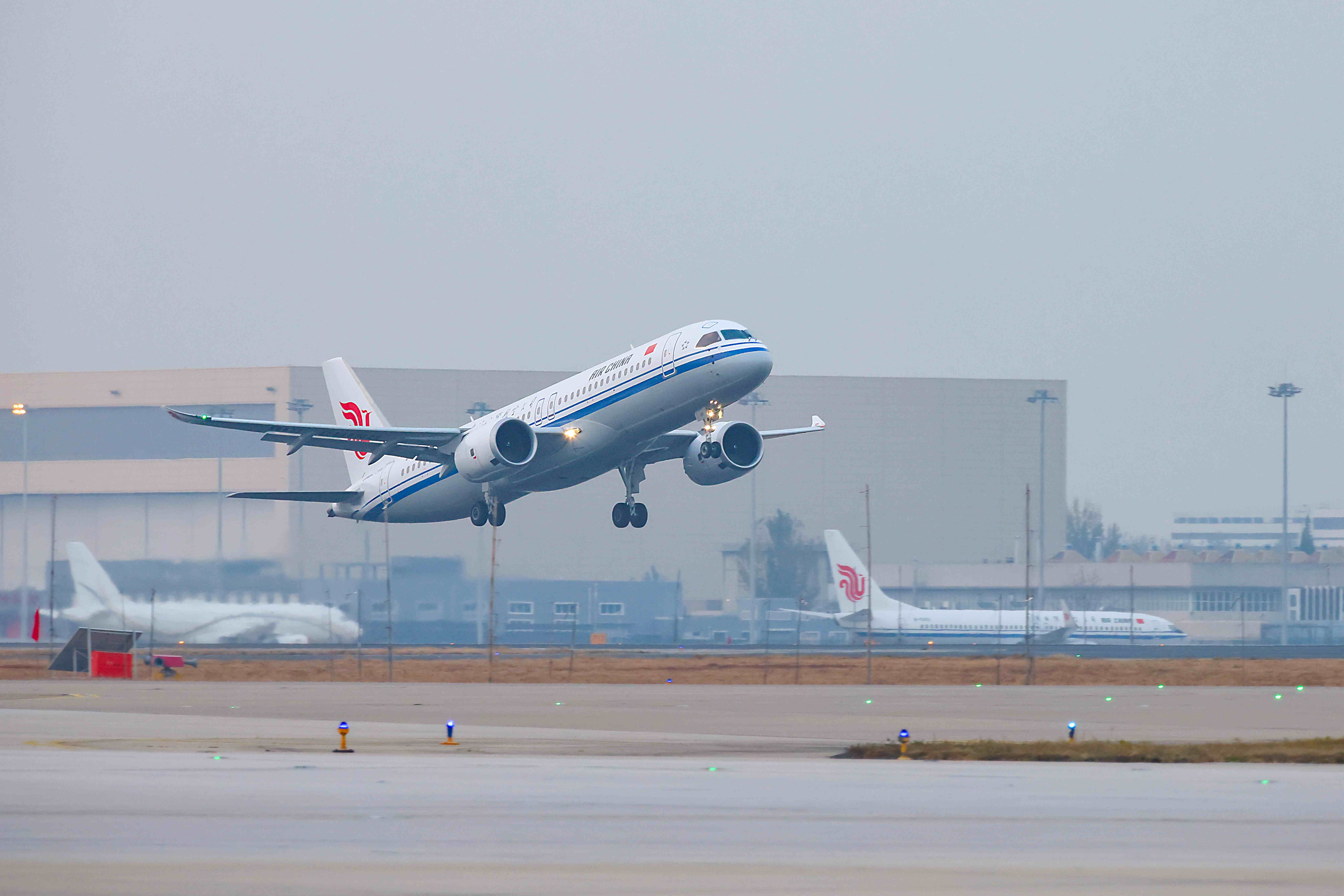 飛機(jī)從北京首都國(guó)際機(jī)場(chǎng)起飛，航向澳門。受訪方供圖