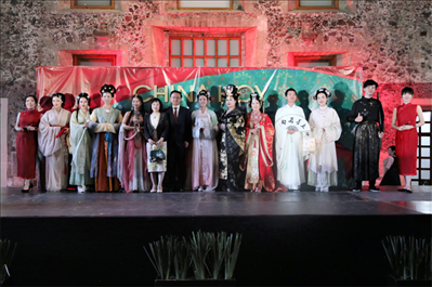 墨西哥華人婦女聯(lián)合總會(huì)木蘭藝術(shù)團(tuán)的中國(guó)古代服裝表演。主辦方供圖