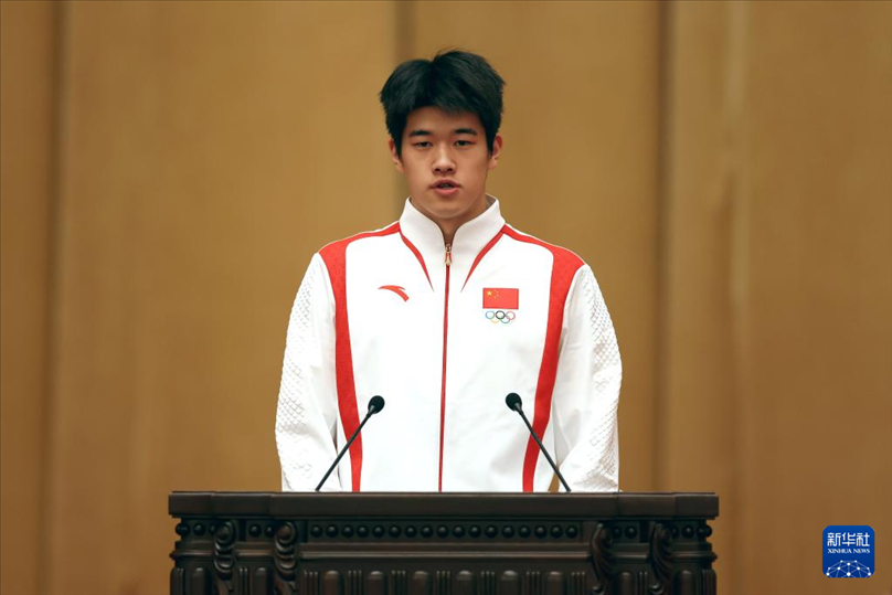11月15日，游泳運動員潘展樂在報告會上發(fā)言。新華社記者 李明 攝