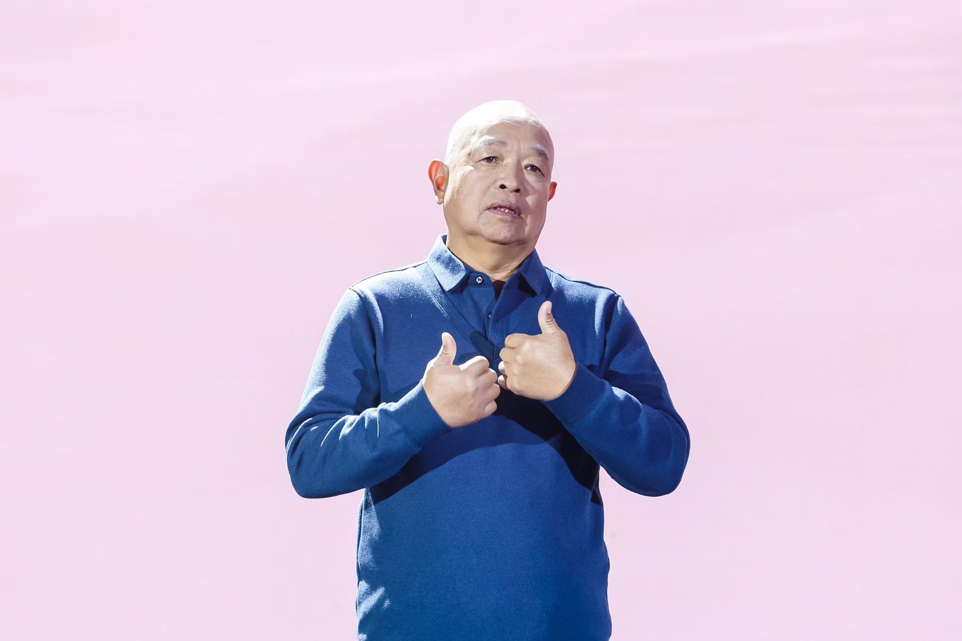 “山東好人”、煙臺市無聲洗車場經(jīng)理柳興濤。人民視頻供圖。