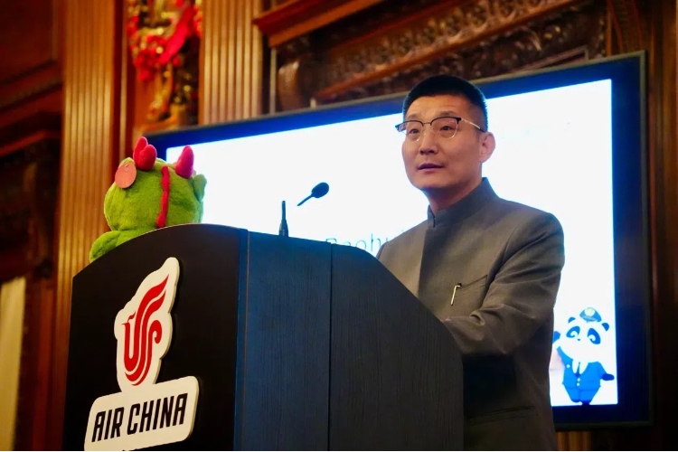 國(guó)航倫敦營(yíng)業(yè)部總經(jīng)理夏寶輝致辭。吳若鳴攝