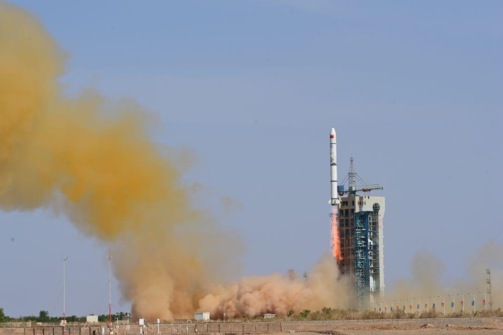 △2023年5月21日16時(shí)，我國(guó)在酒泉衛(wèi)星發(fā)射中心采用長(zhǎng)征二號(hào)丙運(yùn)載火箭，成功發(fā)射首顆內(nèi)地與澳門合作研制的空間科學(xué)衛(wèi)星“澳門科學(xué)一號(hào)”。