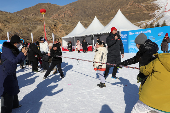 雪地拔河活動(dòng)。內(nèi)蒙古自治區(qū)殘疾人聯(lián)合會(huì)供圖
