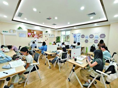 廣東深圳市龍崗區(qū)黨群服務(wù)中心開設(shè)的共享自習(xí)室一景。受訪者供圖