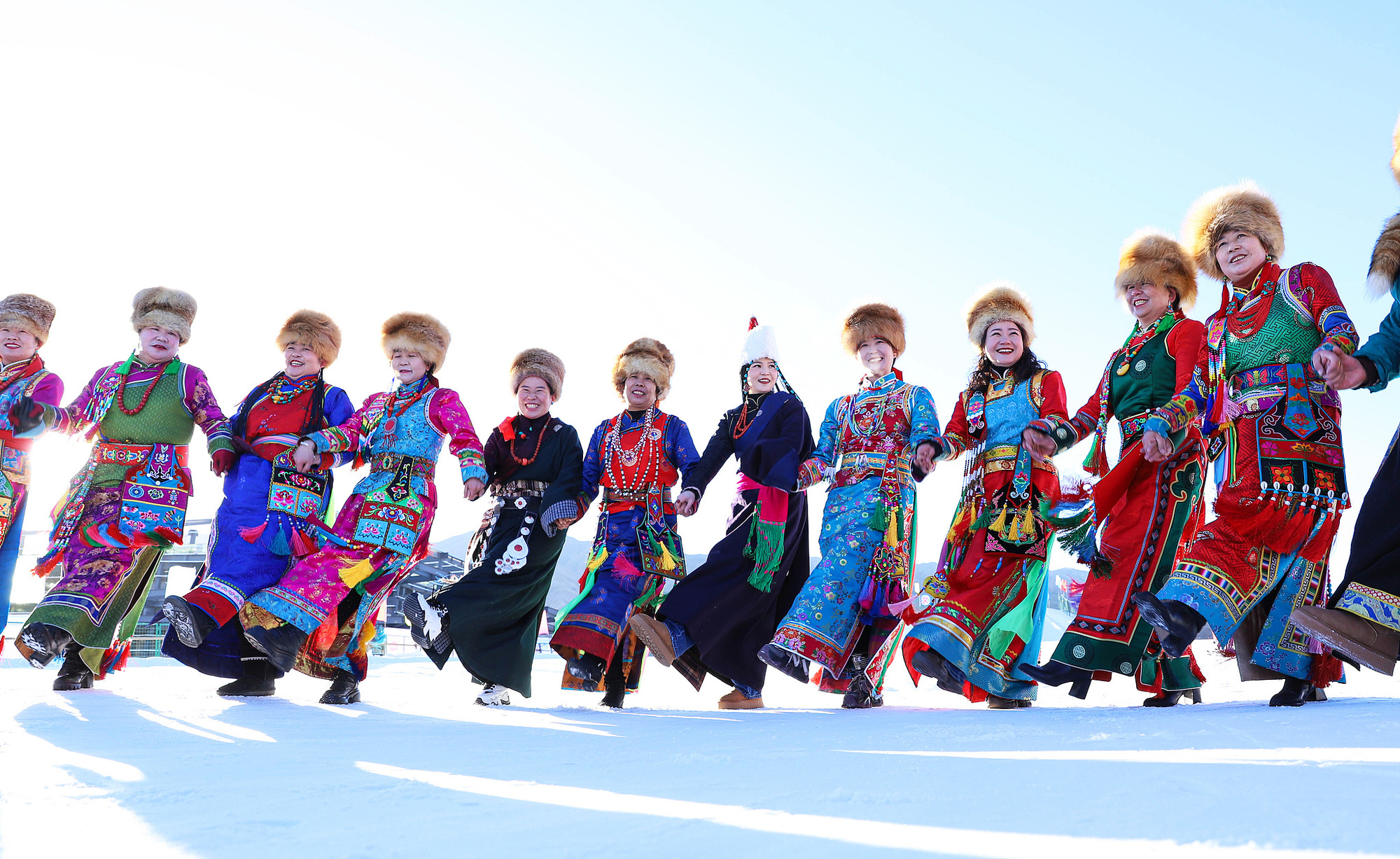 甘肅張掖，雪地千人鍋莊舞表演
