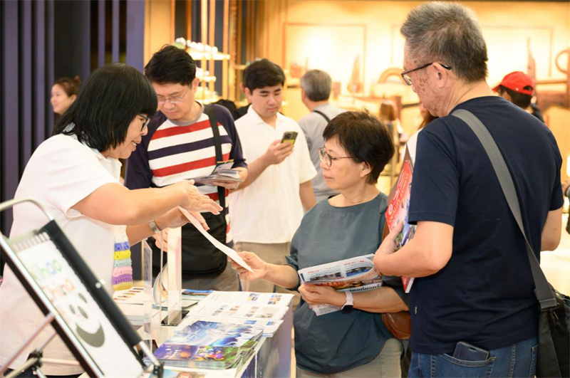當(dāng)?shù)鼐用褡稍冎袊┞糜雾椖??；顒又鬓k方供圖