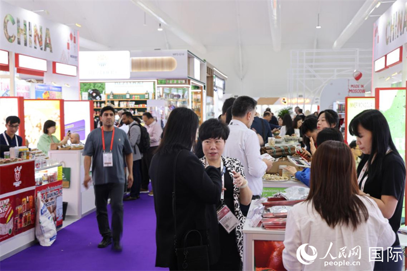 第三十屆海灣食品展正在迪拜舉行，圖為中國(guó)館一角。人民網(wǎng)記者 張志文攝