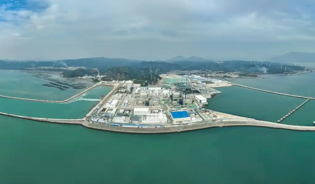 △2025年1月1日0時17分，經(jīng)過168小時滿功率連續(xù)運行考核，漳州核電1號機組正式投入商業(yè)運行。