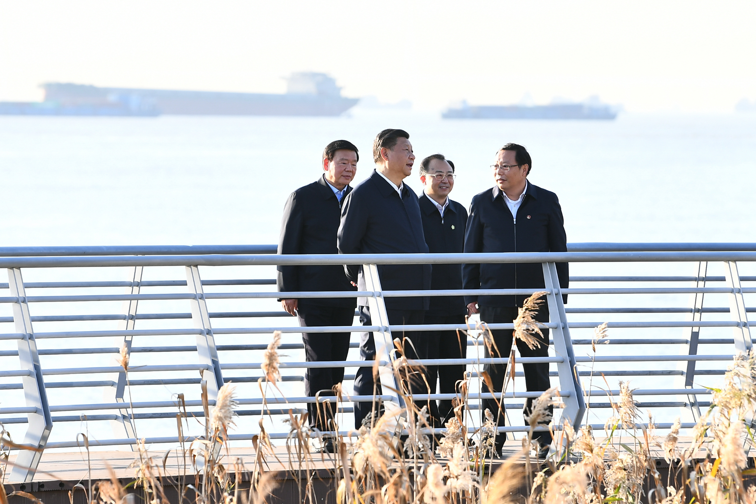 2020年11月12日，習(xí)近平總書記在江蘇南通五山地區(qū)濱江片區(qū)考察。