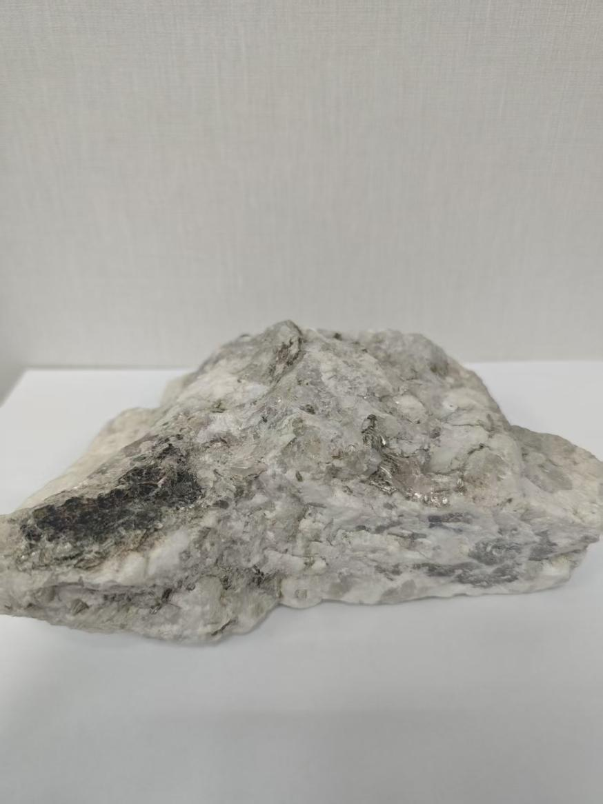 高純石英礦原礦。自然資源部供圖