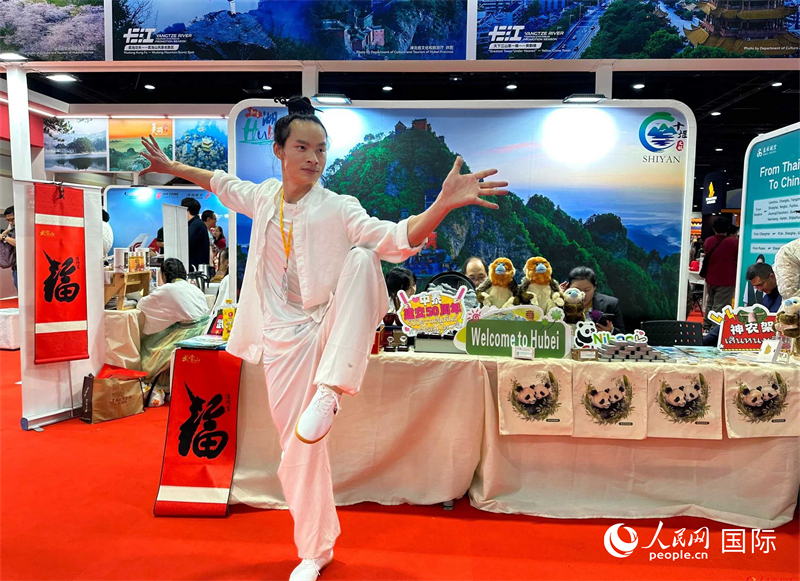 中國(guó)武當(dāng)功夫走進(jìn)東南亞，以精湛的武藝和飄逸的身姿詮釋中國(guó)武術(shù)的精髓。人民網(wǎng)記者 簡(jiǎn)承淵攝