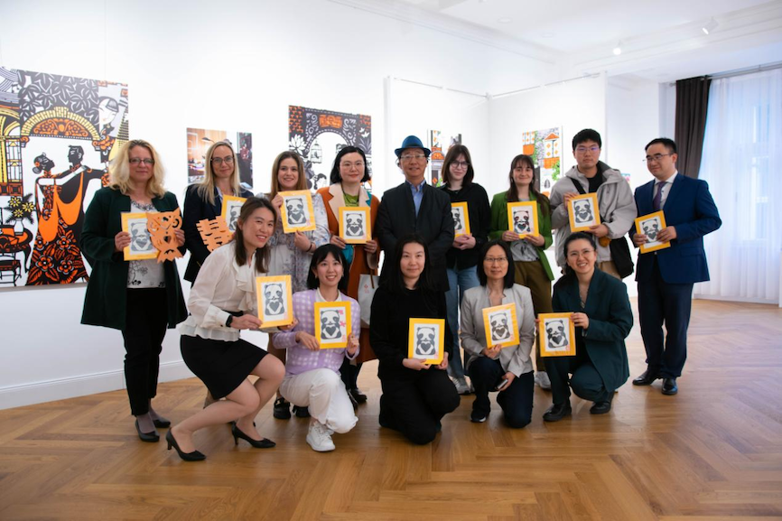 嘉賓合影。圖片由布達(dá)佩斯中國文化中心供圖