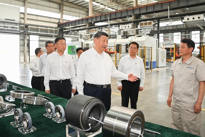 2025年5月19日，習近平總書記在河南洛陽軸承集團股份有限公司智能工廠考察。