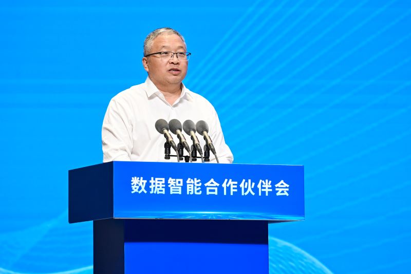 圖為豫資控股集團(tuán)黨委書記、董事長秦建斌。
