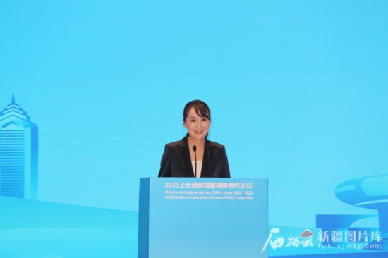 5月23日，在2025上合組織國家媒體合作論壇青年文化交流營活動中，人民日報社記者阿爾達克·塔巴拉克發(fā)言。石榴云/新疆日報記者 李雄心攝